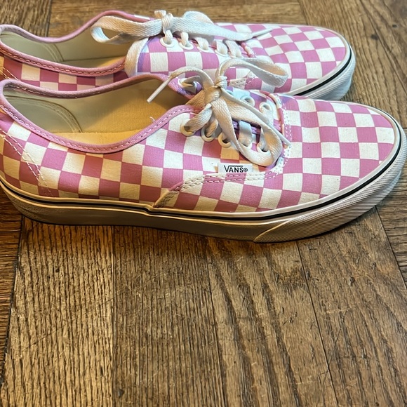 Lavender Checkerboard Vans SZ 8.5 Women’s or 7.0 Men’s, Like New! NWOT - Picture 2 of 4